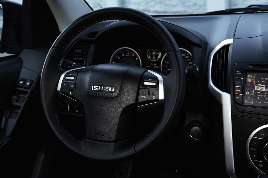 Панель приборов Isuzu D-Max Double Cab 2019 года  (RU) (фото 6 из 25)